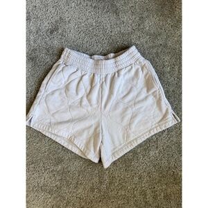 Abercrombie Cream Quilted Shorts Medium